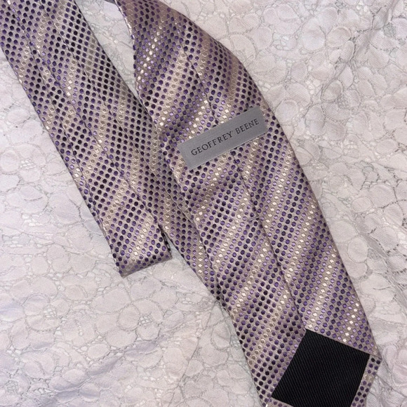 Geoffrey Beene Purple Polka Dot Tie - Picture 3 of 3